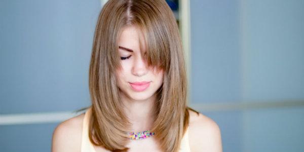 Челка на две стороны: советы по выбору и укладке